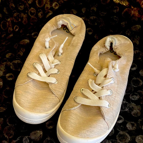 Casual Tan Sneakers ladies size 71/2. - Picture 1 of 3
